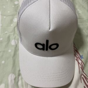 ALO Yoga White and Gray Mesh Cap